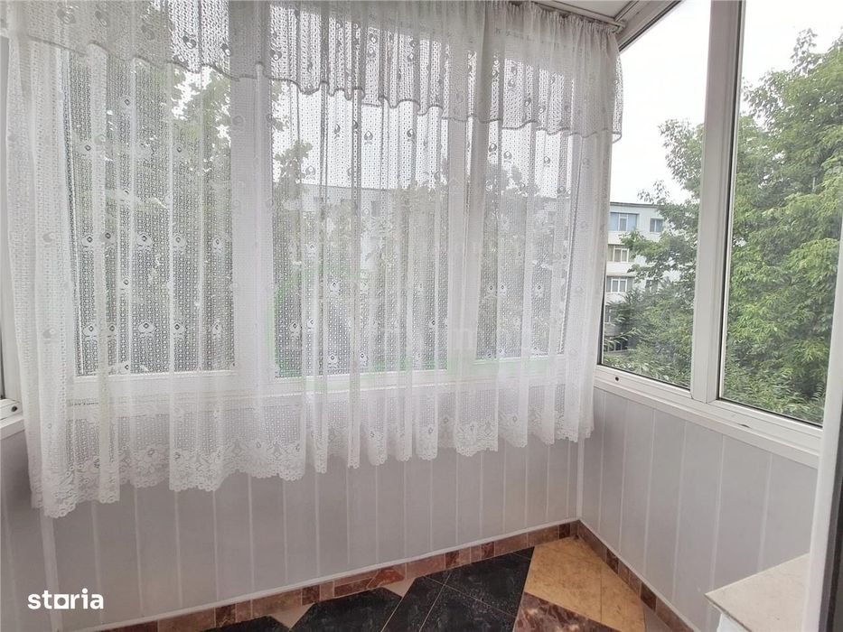 Apartament 3 camere semidecomandat zona Milcov