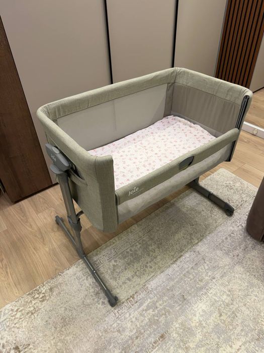 Кроватка-манеж Joie Roomie Glide