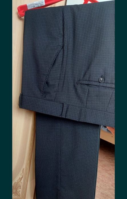 Костюм брюковый 48р