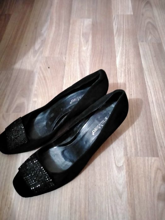 Продам женские туфли