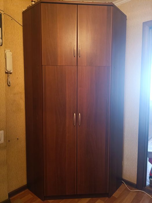 Продам угловой шкаф
