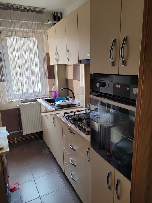 Inchiriez apartament Rm Valcea
