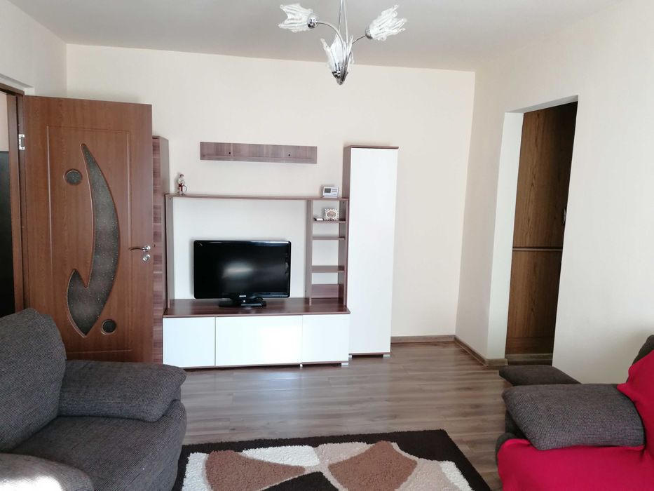Închiriez apartament