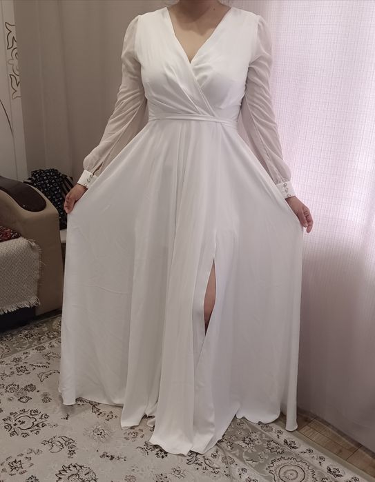 Продам белое платье (свадебное)