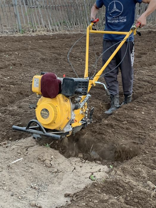 Глубокая вспашка земли