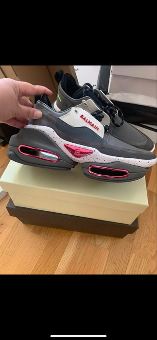 Женские серые кроссовки Balmain