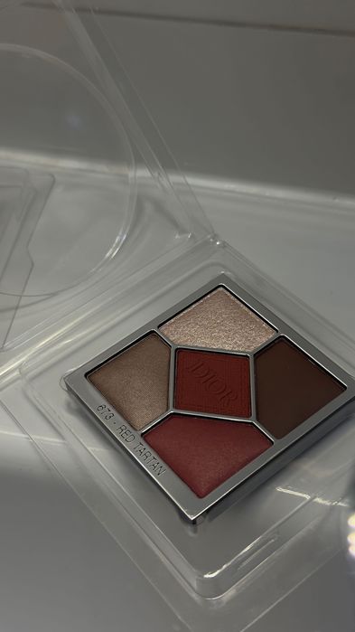 Продавам сенки за очи Dior оригинален