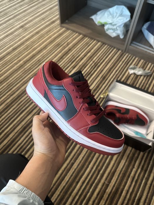 Air jordan красный