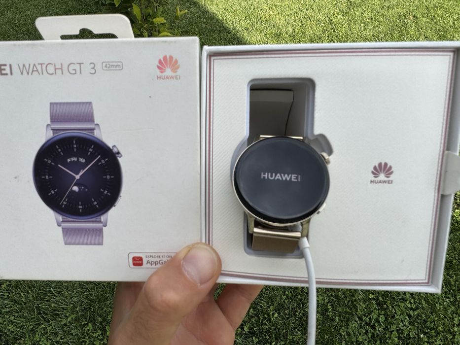Smartwatch HUAWEI GT 3 gold de 42mm impecabil ca nou ORIGINAL, cutia lui cu serie