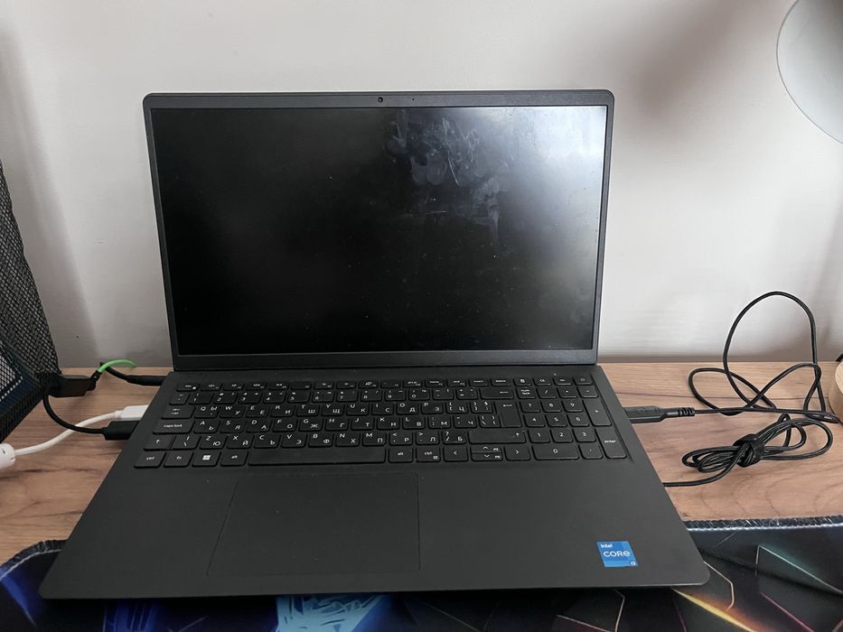 Лаптоп DELL почти не е ползван