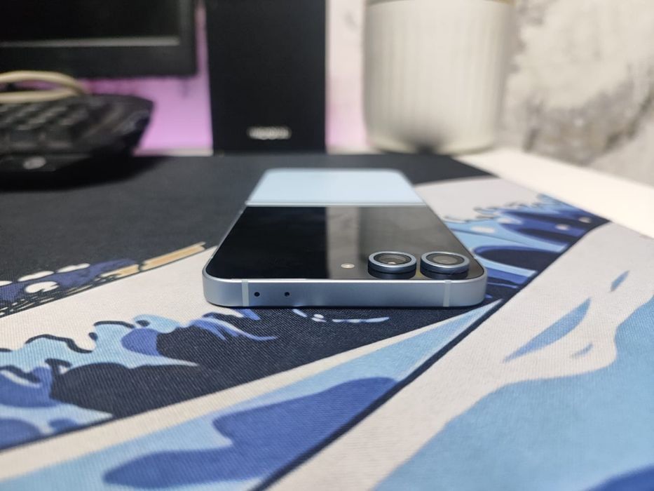 Samsung z Flip 6 идеальном состоянии