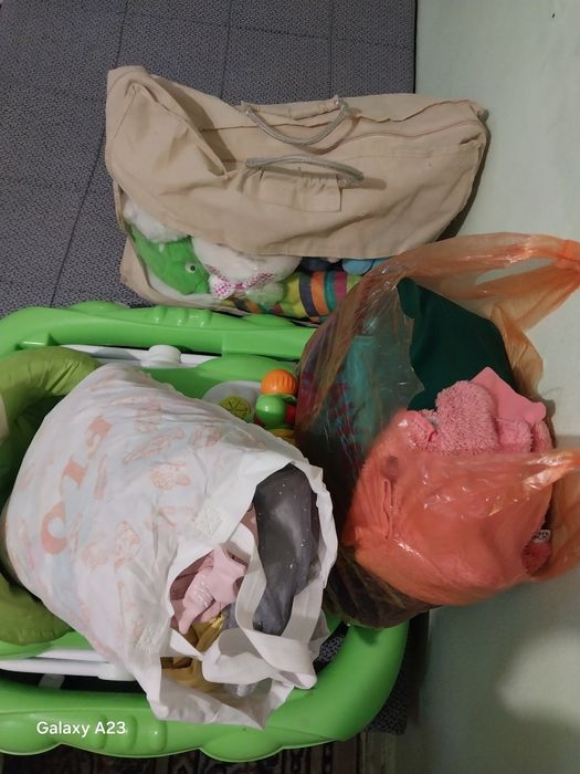 Отдам даром  вещи игрушки  ходунки