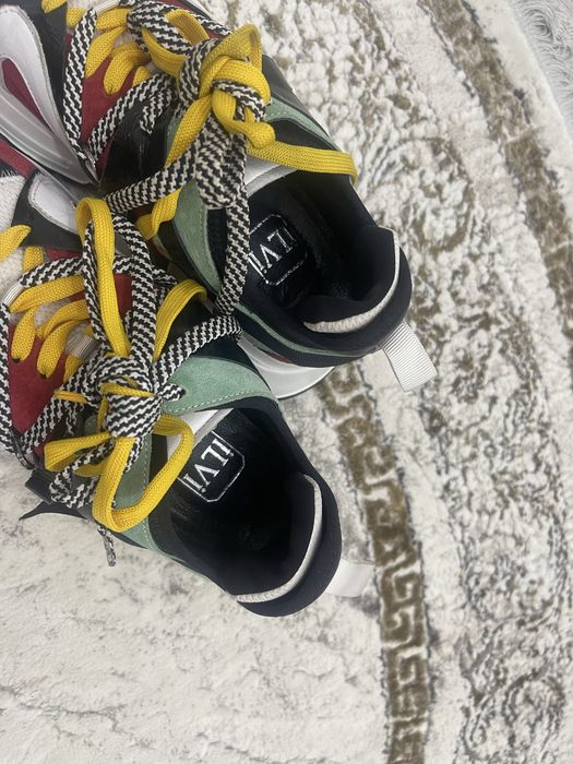 Кроссовки от фирмы  Ilvi