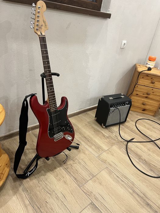 Squier by Fender Stratocaster + Fender усилвател