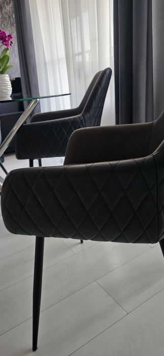 Scaune cu brațe moderne (4 bucăți) – stare perfectă
