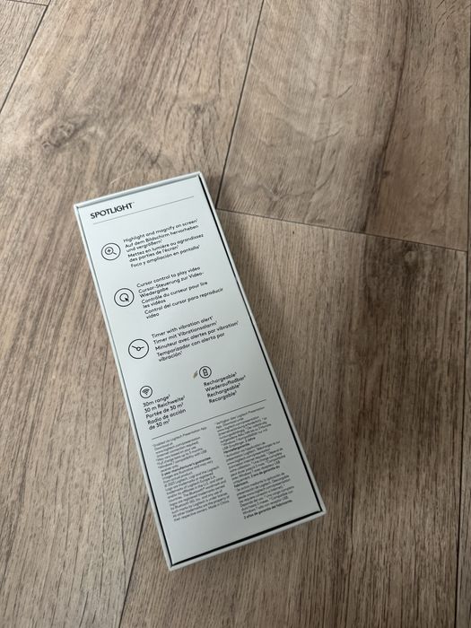 Презентер Logitech Spotlight Presentation Remote серый слайдер