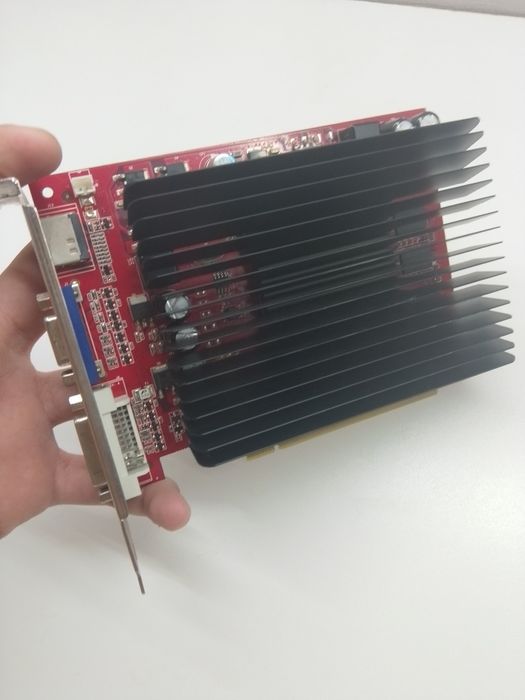 NVIDIA GeForce 9500 GT с 1 ГБ DDR2.