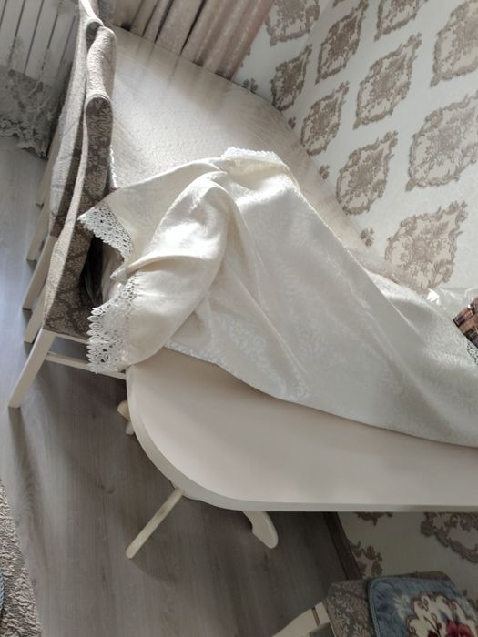 Продам стол для гостиной