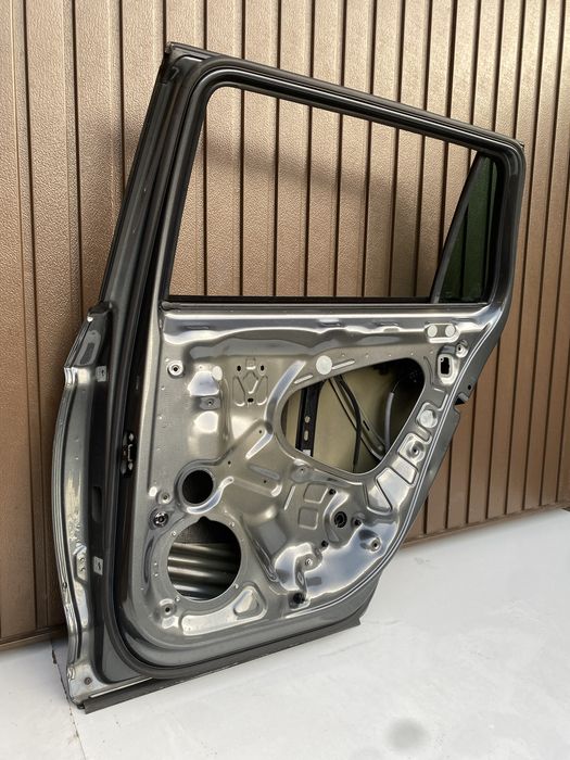 Usa dr spate vw Passat B8 combi/breack 2015-2022 cod culoare LR7H