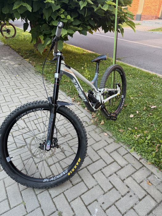 Bicicleta Downhill Commencal Supreme DH V4.4 2020 Marime M - stare foarte buna + Cadou Tricou MTB si 2 seturi de placute de frana