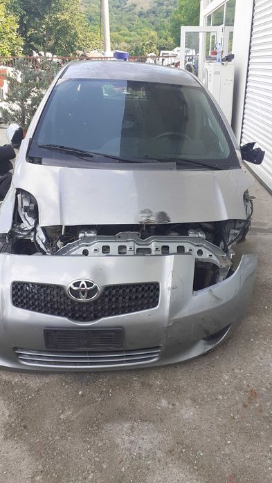 Toyota Yaris-1.3бензин/80к.с./2007год-автоматик -на части