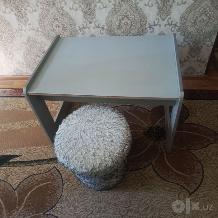 Продается детский письменный стол и стул