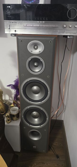 Vand boxe JBL si statie Harman Kardon