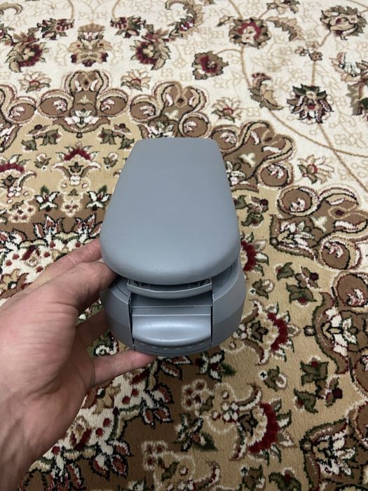 Подлокотник на гольф 4 новый