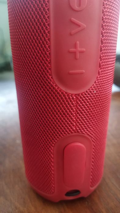 Продам колонку hoco JBL играет громко сочна  басс класс качества супер