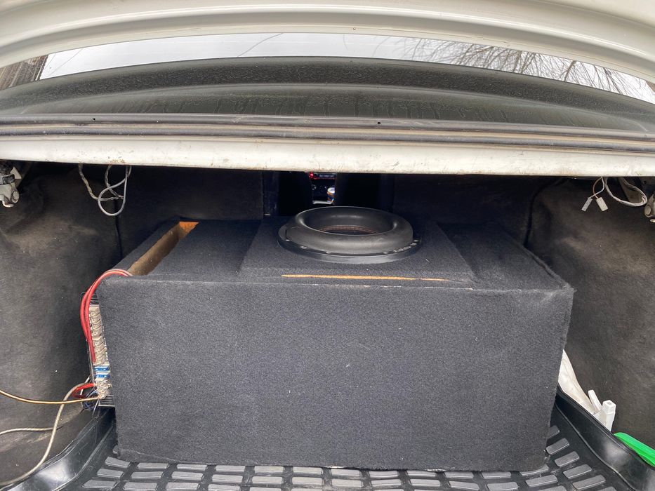 Продается сабвуфер с усилителем