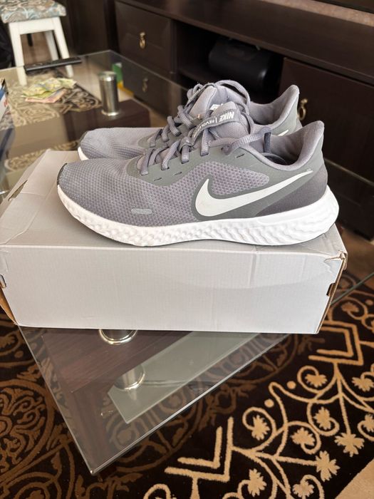 Nike, adidasi de alergare, stare foarte buna, marimea 40