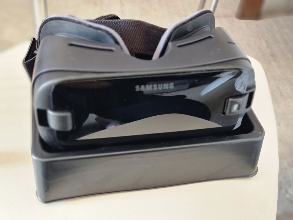Ochelari Samsung GEAR VR cu controler