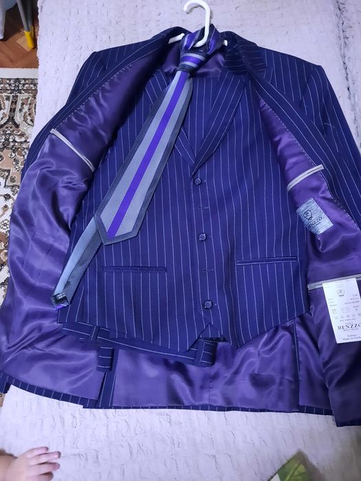 Классический костюм с галстуком