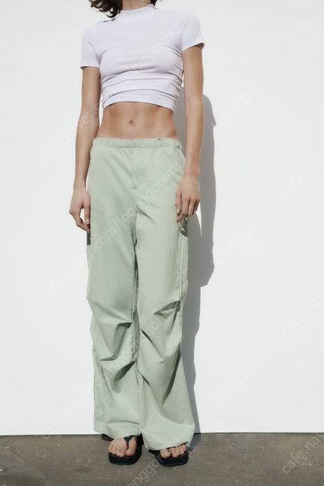 Pantaloni cargo Zara