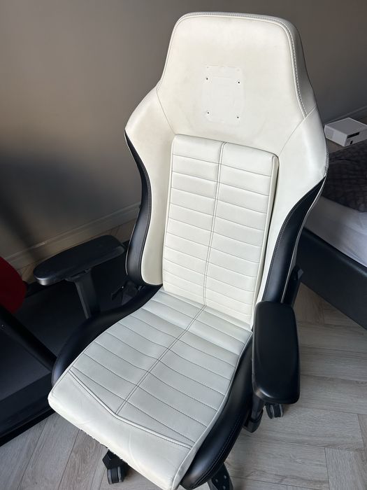 Игровое компьютерное кресло DXRacer Master