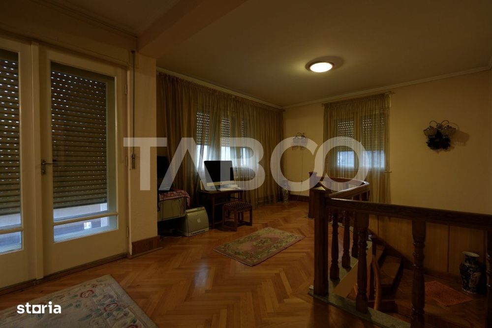 Casa individuala de vanzare cu 5 camere 2 balcoane zona Centrala