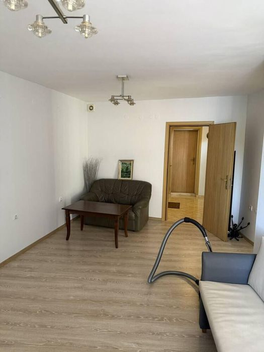 Дава се под наем Офис в Бургас, Център - 50 кв.м за 382.5 € - Снимка #1