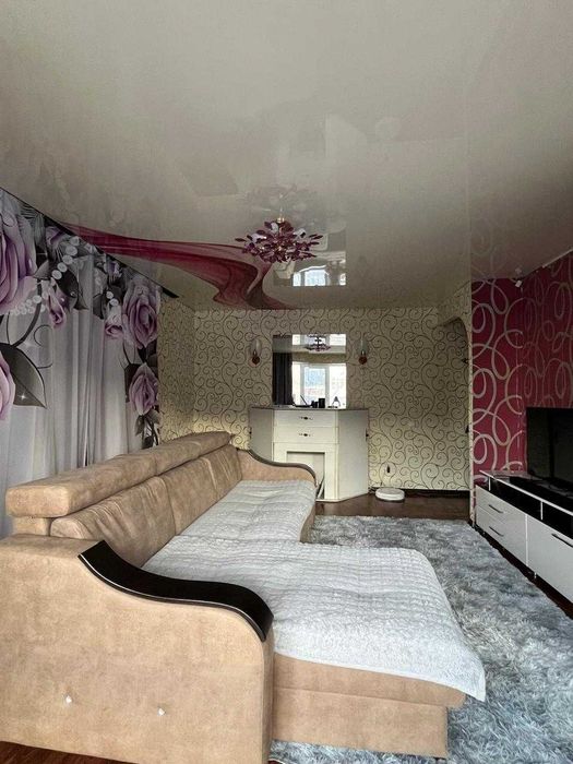 Продам 2комн студию возле Аян пассажа. 2эт.