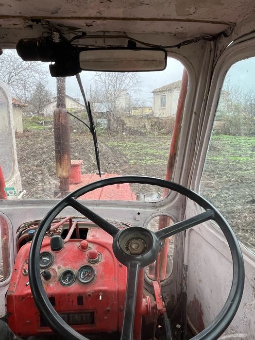 Продавам Трактор ЮМЗ