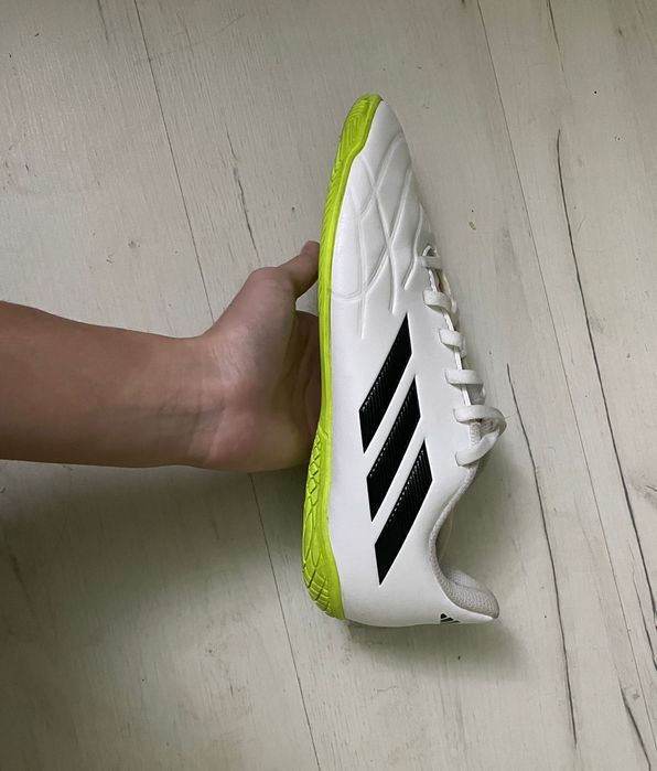 кроссовки для футбола