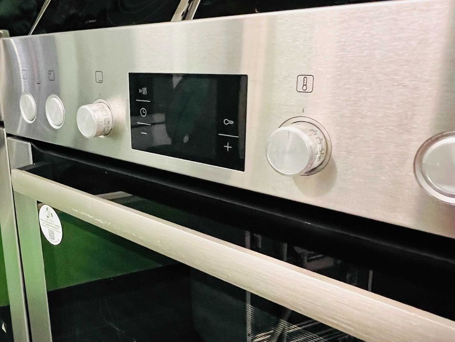 Комплект за вграждане: Фурна Bosch HEG73B450 с индукционен плот