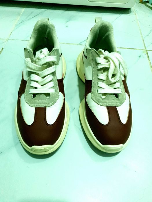 Әйелдер кроссовкасы, 40 өлшем