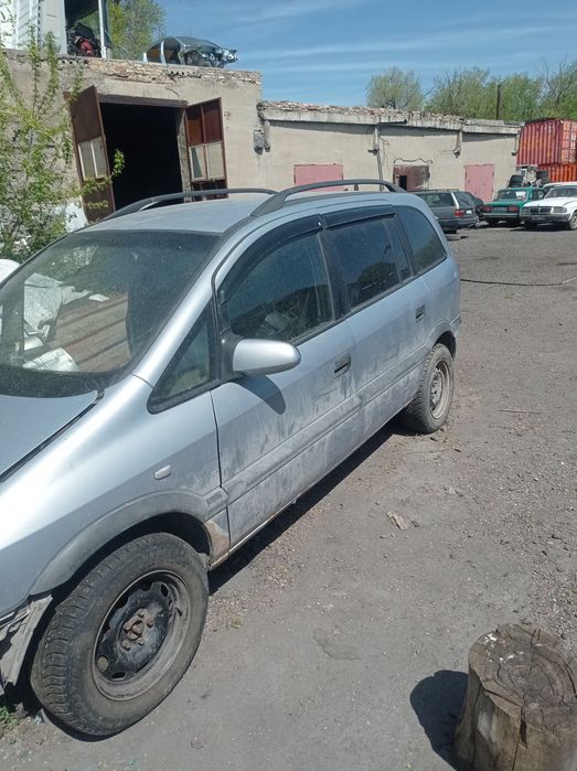 Opel zafira 2001 г.