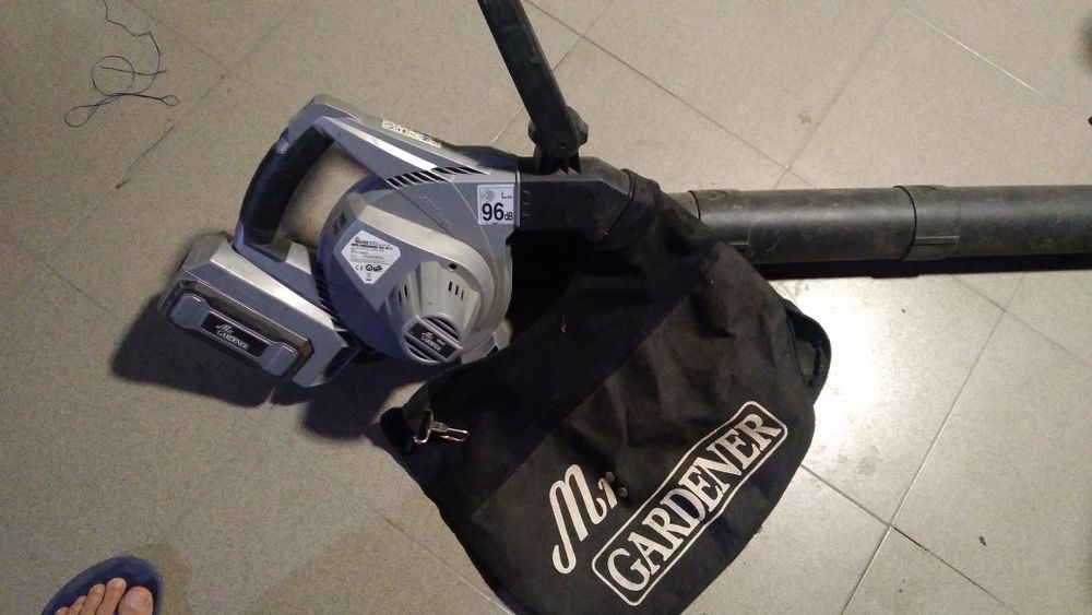 Aspirator frunze cu tocător mr gardener