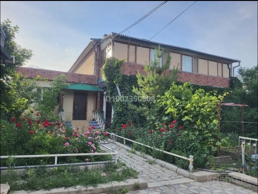 Продается дом в центре города, 8 комнат