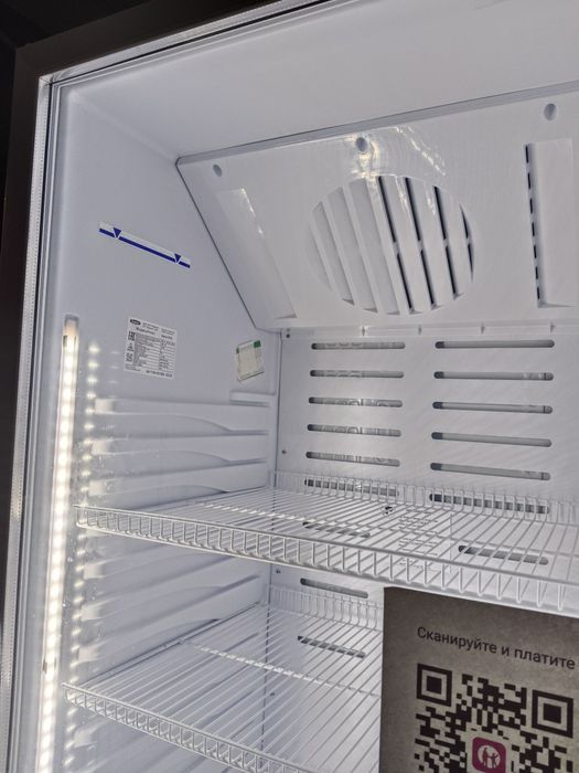 Продам холодильник со стеклянной витриной