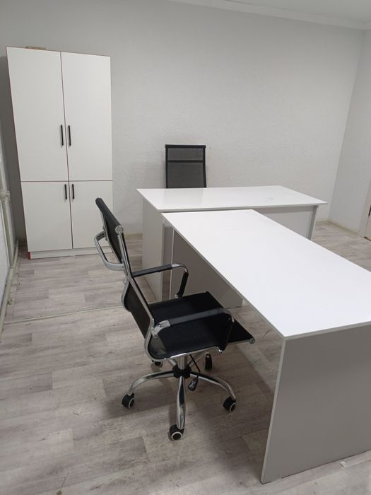 Стол, стуля, шкаф