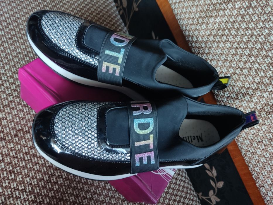 Стильные, универсальные кроссовки,можно на вечер,прогулку, тренировку