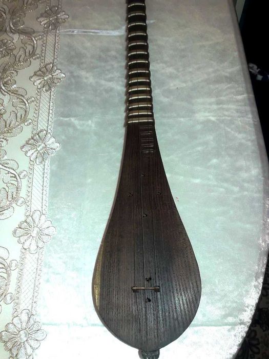 Антиквар Кўп йиллик Танбур сотилади.