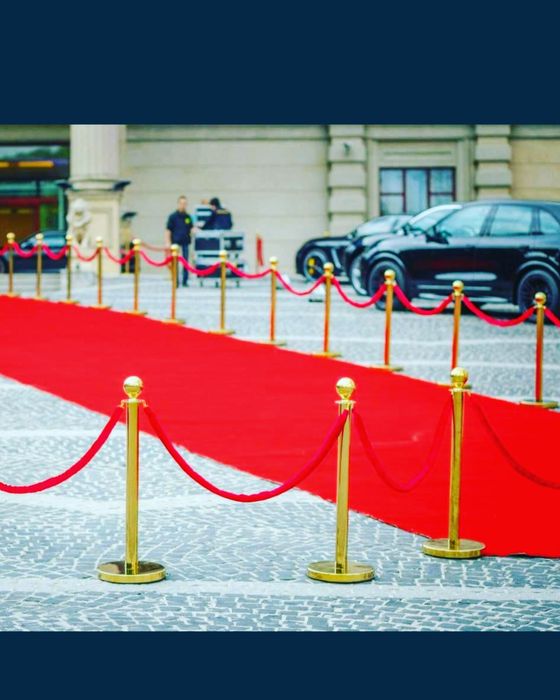 Аренда и продажа ковровых дорожек стойки ограждения лист сцены